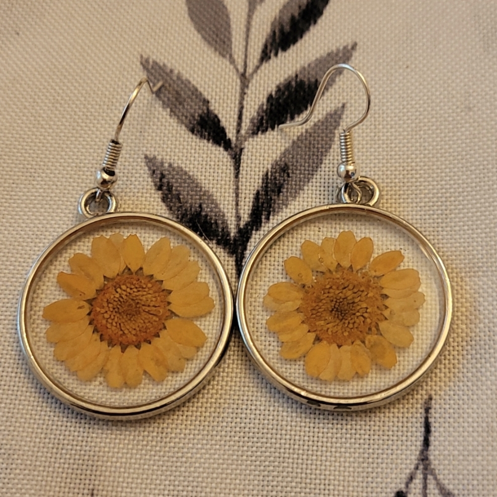 Pressed flower resin earrings